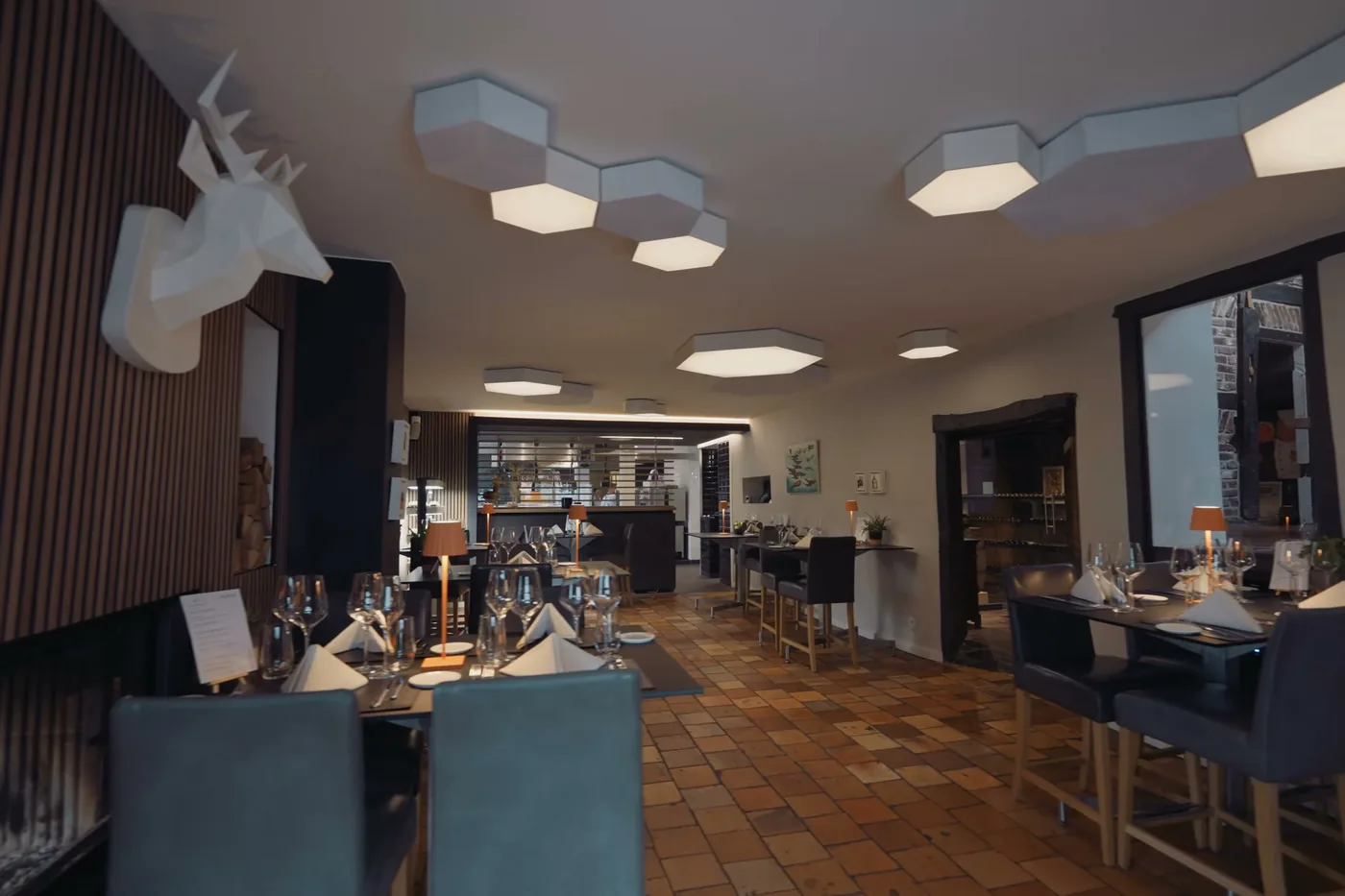 La cave et ses bouteilles