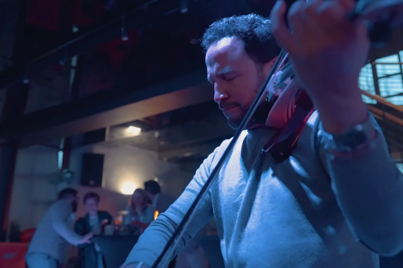 Un violoniste, un soir de fête